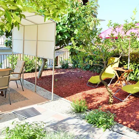 Mit Grill- Terrasse Und Garten By Interhome Apartman Trogir