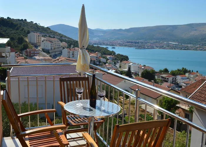 Apartman Mit Grill- Terrasse Und Garten By Interhome Trogir